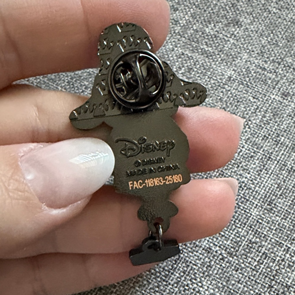 Disney Zootopia Bellwether Pin - Picture 2 of 2